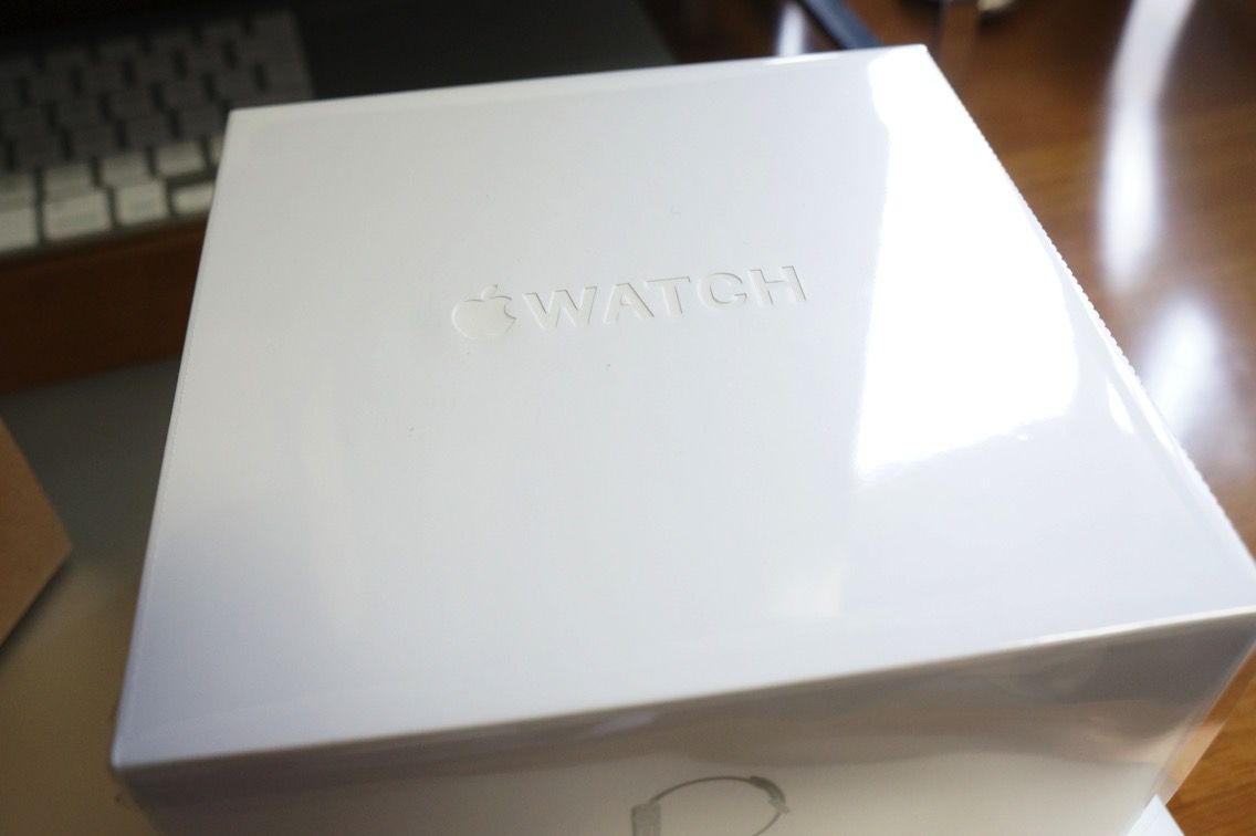 Apple Watch 外箱上部.jpg Apple Watch 外箱上部