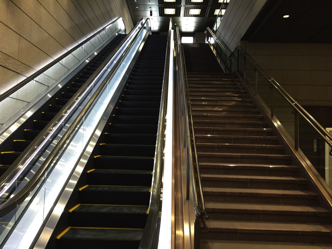 東京証券取引所 階段.jpg 東京証券取引所 階段
